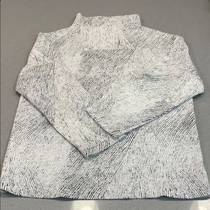 Theory turtle neck top white / black size S